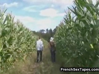 Годен блондинки богиня прецака в а corn област