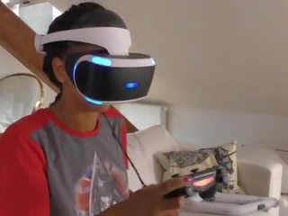 Isabel है एक नई गेम में उसकी playstation vr लेकिन वह needs&period;&period;