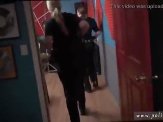Lust kino milf roh vid captures polizei aneinander reiben ein deadbeat papa.