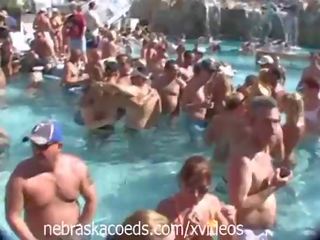 Nudista bazén párty key západ