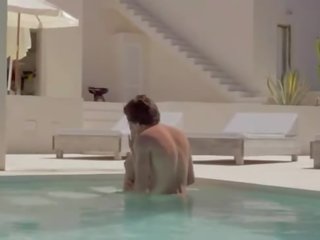 Fantástico sensitive adulto filme em o swimmingpool