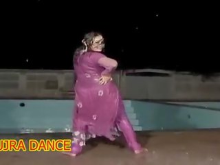 Нов mujra в дъжд мокри