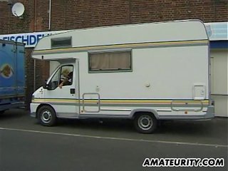 Недосвідчена lassie хардкор трійця в a camping машина